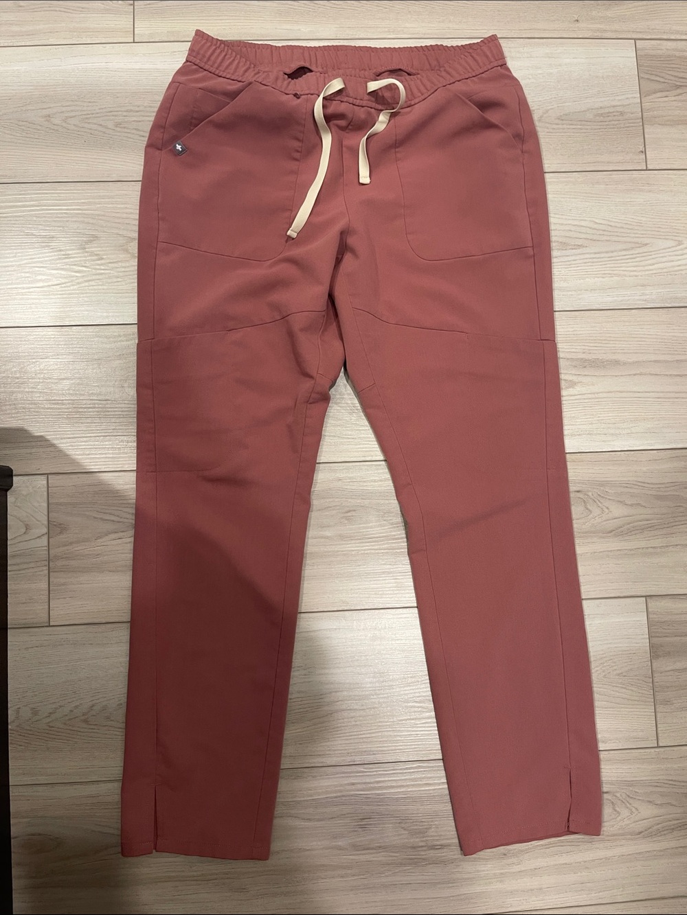 FIGS women’s Dusty Rose Drawstring Pants